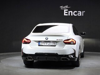 2024 BMW 2 серии M240i xDrive G42 Рестайлинг, белый, 7744600 рублей, вид 3