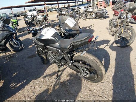 2025 Yamaha MT-07 (FZ-07), чёрный, 860656 рублей, вид 4
