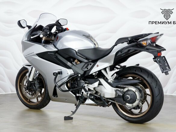 2017 Honda VFR 800, серебристый, 799000 рублей - вид 7