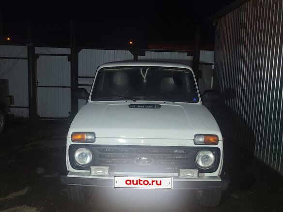 2014 Lada (ВАЗ) 2121 (4x4) I Рестайлинг, белый, 460000 рублей - вид 1