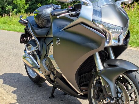 2017 Honda VFR 1200, серебристый, 1300000 рублей, вид 4