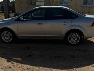 2010 Ford Focus II Рестайлинг, серебристый, 650000 рублей, вид 4
