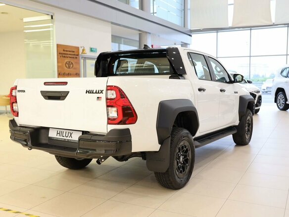 2025 Toyota Hilux VIII Рестайлинг 2, белый - вид 4