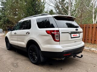 2013 Ford Explorer V, белый, 1900000 рублей, вид 3