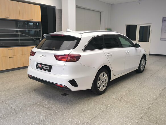 2021 Kia Ceed III Рестайлинг, белый, 1850000 рублей - вид 3