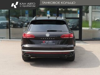 2018 Volkswagen Touareg III, коричневый, 4290000 рублей, вид 4