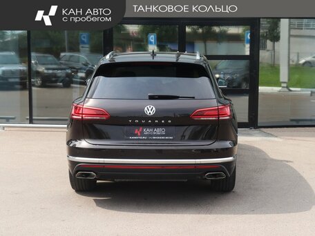 2018 Volkswagen Touareg III, коричневый, 4265000 рублей, вид 4