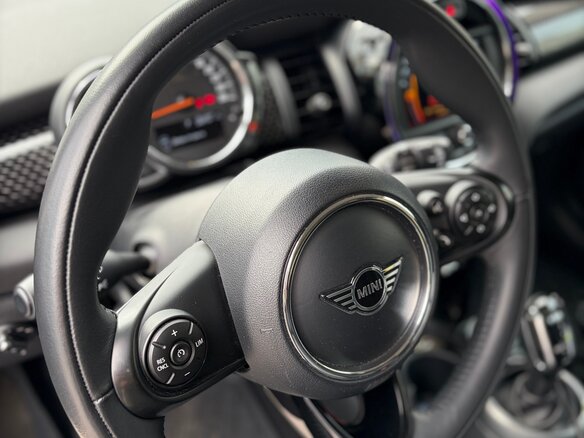 2019 Mini Hatch Cooper S III (F55/F56) Рестайлинг, серебристый, 2299000 рублей - вид 16