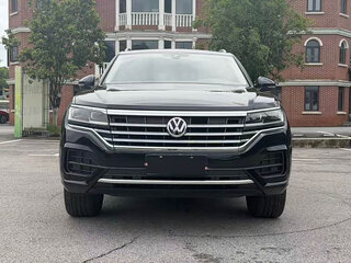 2022 Volkswagen Touareg III, чёрный, 4685007 рублей, вид 2