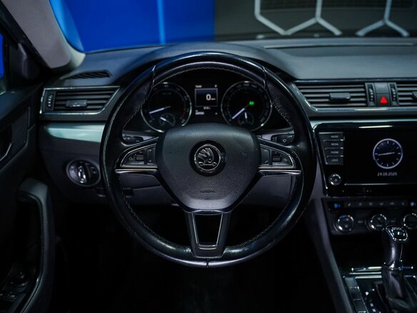 2016 Skoda Superb III, серый, 1400000 рублей - вид 26