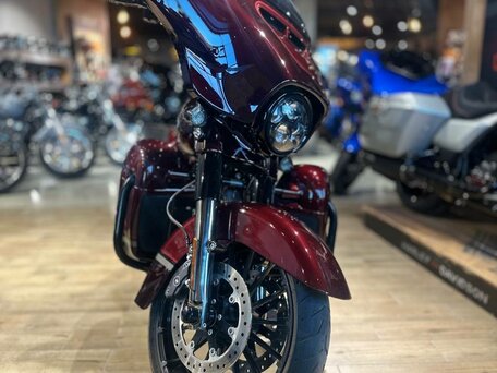 2018 Harley-Davidson CVO Street Glide, пурпурный, 3950000 рублей, вид 5