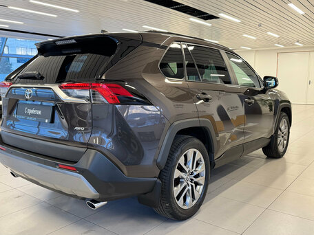2021 Toyota RAV4 V (XA50), коричневый, 3849000 рублей, вид 2