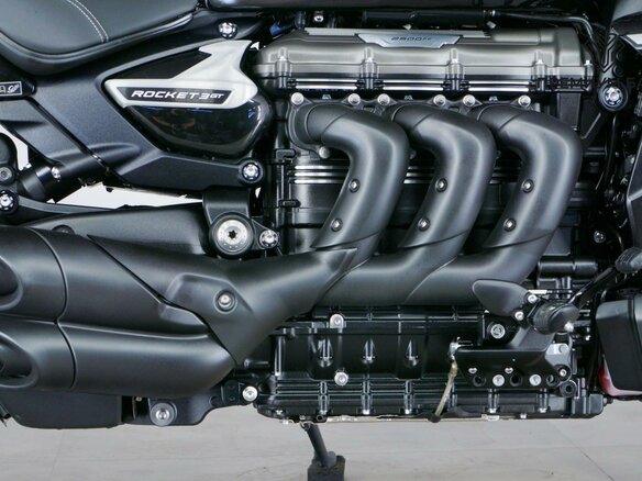 2026 Triumph Rocket 3, чёрный, 3299000 рублей - вид 9