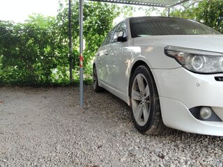 2008 BMW 5 серии 530xi V (E60/E61) Рестайлинг, белый, 1500000 рублей, вид 3