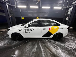 2024 Lada (ВАЗ) Vesta I Рестайлинг (NG), белый, 850000 рублей, вид 2