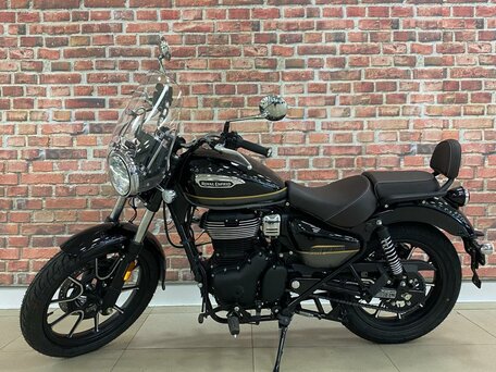 2025 Royal Enfield Meteor, чёрный, 528000 рублей, вид 1