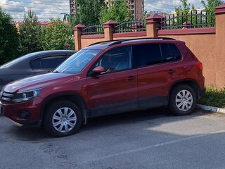 2012 Volkswagen Tiguan I Рестайлинг, красный, 1400000 рублей, вид 4