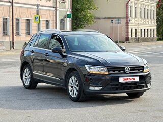 2017 Volkswagen Tiguan II, чёрный, 1705000 рублей, вид 2