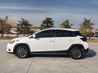 2021 Toyota Yaris IV, белый, 1150000 рублей, вид 2