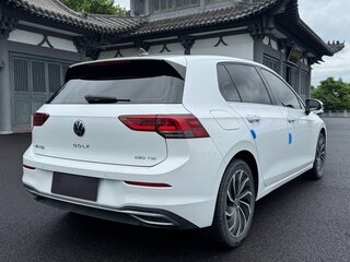 2021 Volkswagen Golf VIII, белый, 1670036 рублей, вид 4