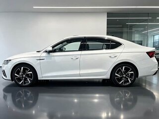 2023 Skoda Octavia IV (A8), белый, 1500000 рублей, вид 4