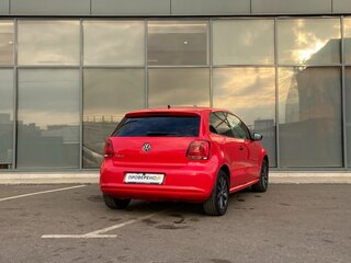 2013 Volkswagen Polo V, красный, 379000 рублей, вид 4