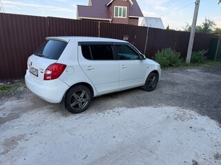 2011 Skoda Fabia II Рестайлинг, белый, 360000 рублей, вид 3