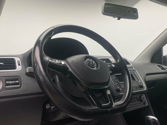 2016 Volkswagen Polo V Рестайлинг, чёрный, 1067000 рублей - вид 18