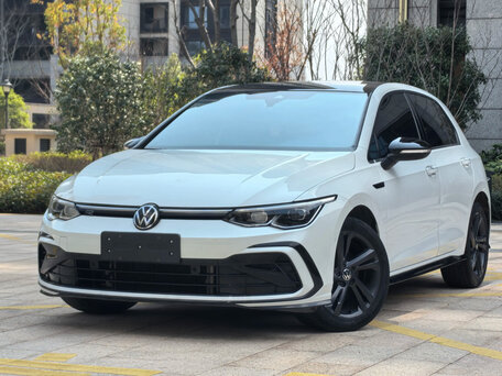 2023 Volkswagen Golf VIII, белый, 1950000 рублей, вид 1