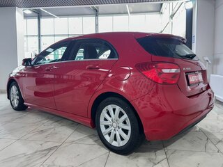 2014 Mercedes-Benz A-Класс 180 III (W176), красный, 1289000 рублей, вид 4