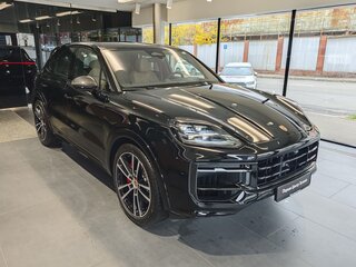 2026 Porsche Cayenne GTS III Рестайлинг, чёрный, 28490000 рублей, вид 4