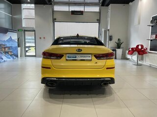 2019 Kia Optima IV Рестайлинг, красный, 852000 рублей, вид 5