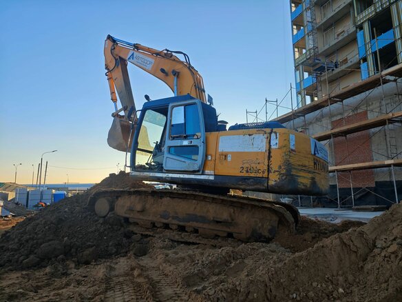 2008 Hyundai R210LC, жёлтый, 2700000 рублей