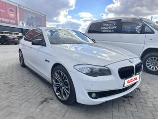 2011 BMW 5 серии 520d VI (F10/F11/F07), белый, 1850000 рублей, вид 4