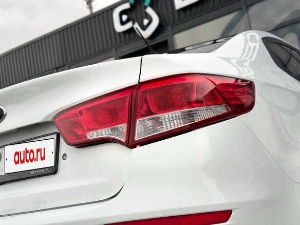 2015 Kia Rio III Рестайлинг, белый - вид 11