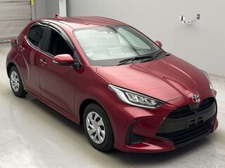 2022 Toyota Yaris IV, красный, 1500000 рублей, вид 4