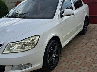 2012 Skoda Octavia II (A5) Рестайлинг, белый, 770000 рублей, вид 1