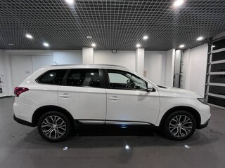 2016 Mitsubishi Outlander III Рестайлинг 2, белый, 1550000 рублей, вид 2