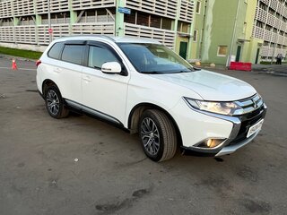 2018 Mitsubishi Outlander III Рестайлинг 2, белый, 1950000 рублей, вид 3