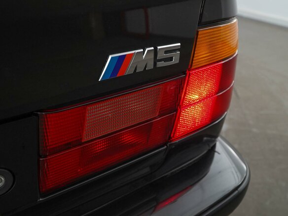 1991 BMW M5 II (E34), чёрный, 5349099 рублей - вид 5