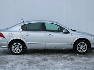 2011 Opel Astra H Рестайлинг, серебристый, 445000 рублей, вид 4