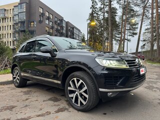 2017 Volkswagen Touareg II Рестайлинг, чёрный, 3900000 рублей, вид 3