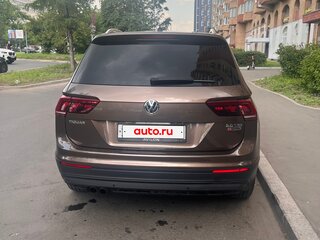 2017 Volkswagen Tiguan II, коричневый, 2850000 рублей, вид 3