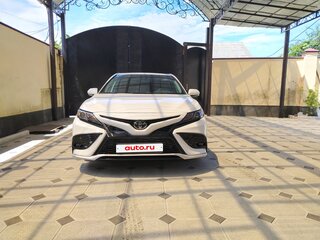 2022 Toyota Camry VIII (XV70) Рестайлинг, белый, 1900000 рублей, вид 1