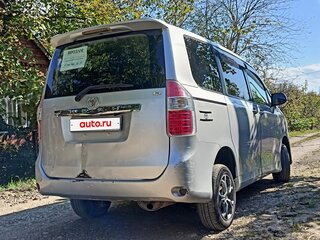 2010 Toyota Noah II (R70), серебристый, 1300000 рублей, вид 4