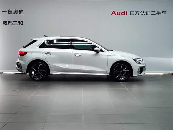 2023 Audi A3 Sportback 35 TFSI IV (8Y), белый, 1850000 рублей - вид 1