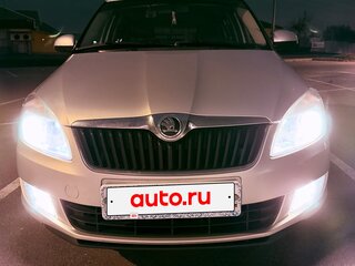 2013 Skoda Fabia II Рестайлинг, серебристый, 650000 рублей, вид 2