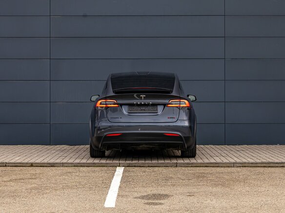 2019 Tesla Model X 90D I, серый, 5195000 рублей - вид 4