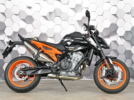 2023 KTM 890 Duke GP, чёрный, 899000 рублей, вид 3