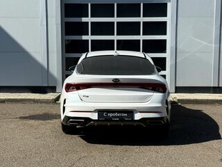 2021 Kia K5 III, белый, 2300000 рублей, вид 4